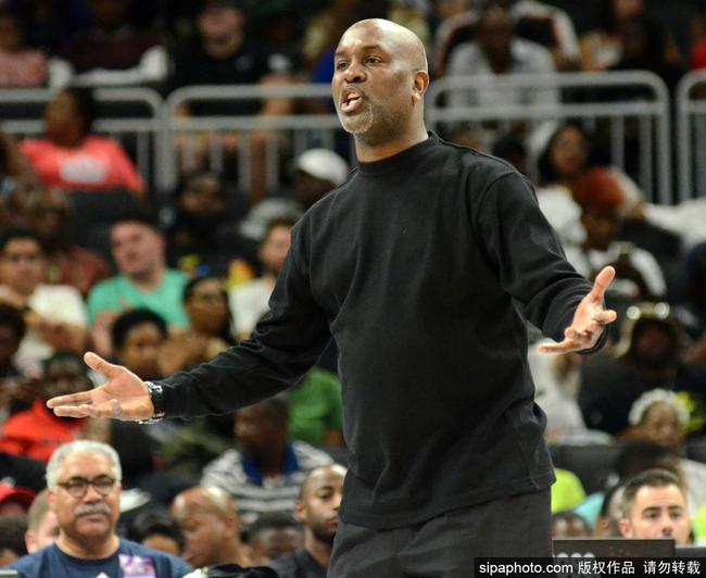 在接受采访 在接受采访