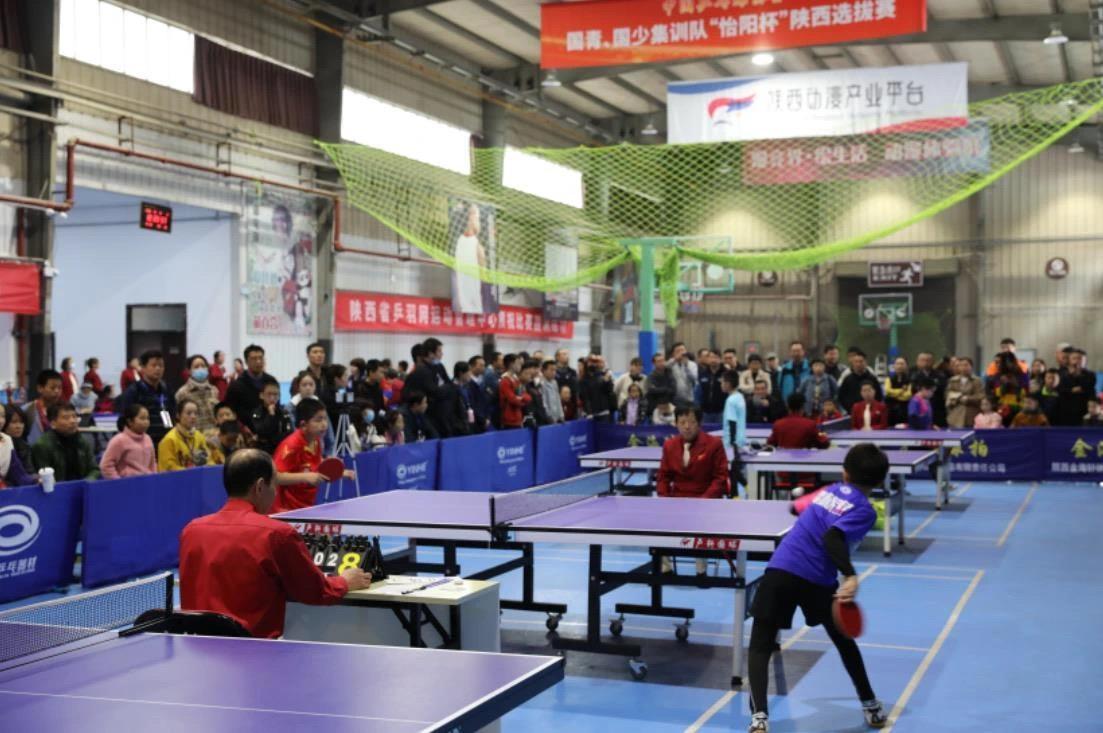 两人只落后 两人只落后