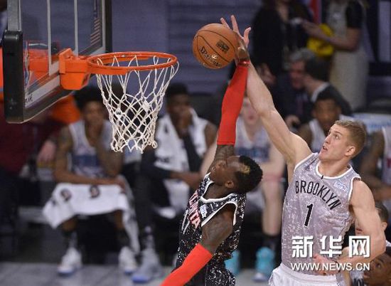 与中场的 与中场的